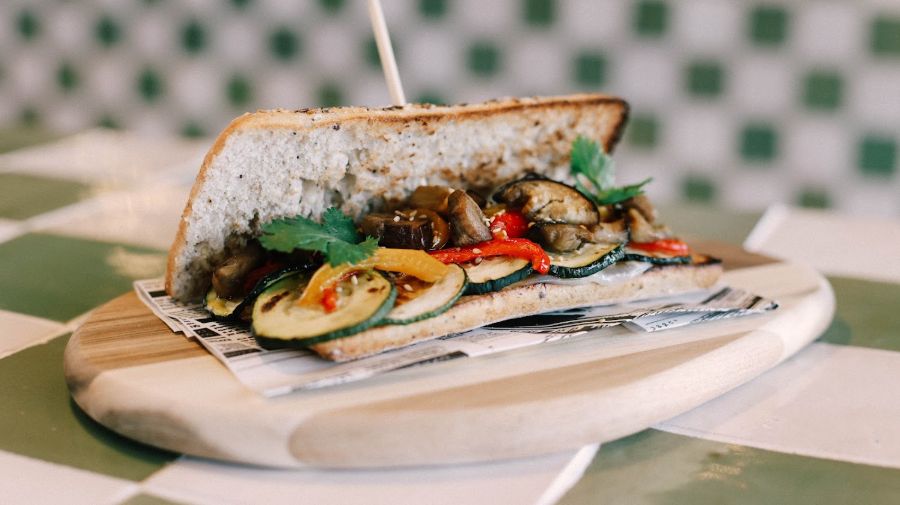 Toasted sandwich with grilled courgette, aubergine and peppers